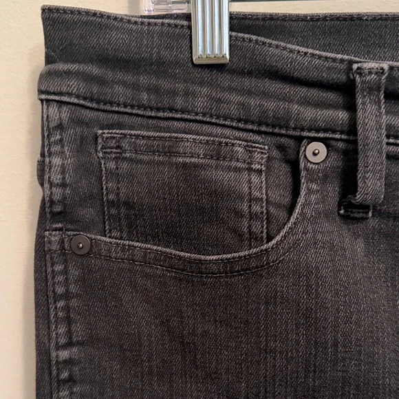 Madewell Stovepipe High-Rise Straight Leg Jeans in Washed Black. Size 31T. - Picture 8 of 11